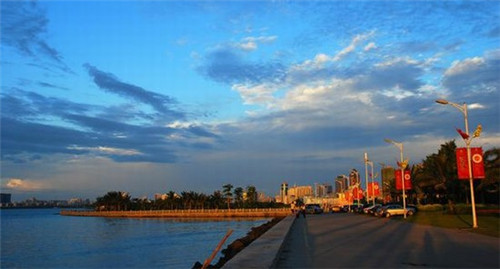 夕阳落日落风沙什么歌（夕阳落日落风沙是什么歌）